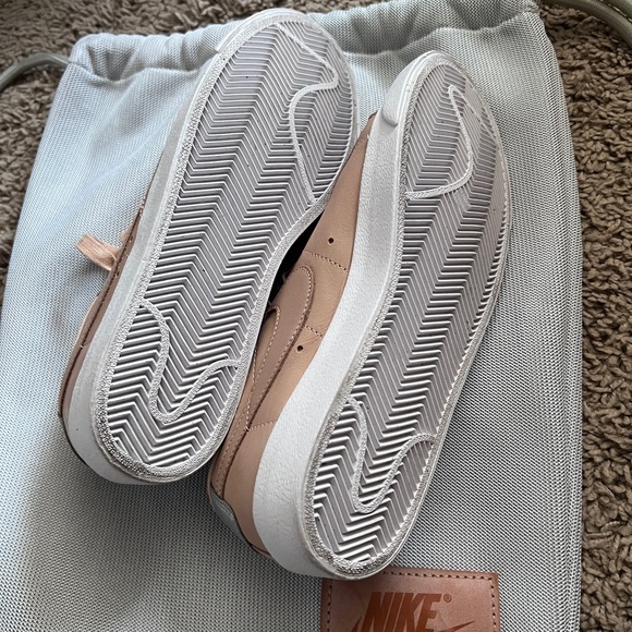 NWOT Nike Air Force with shoe bag - Picture 5 of 8